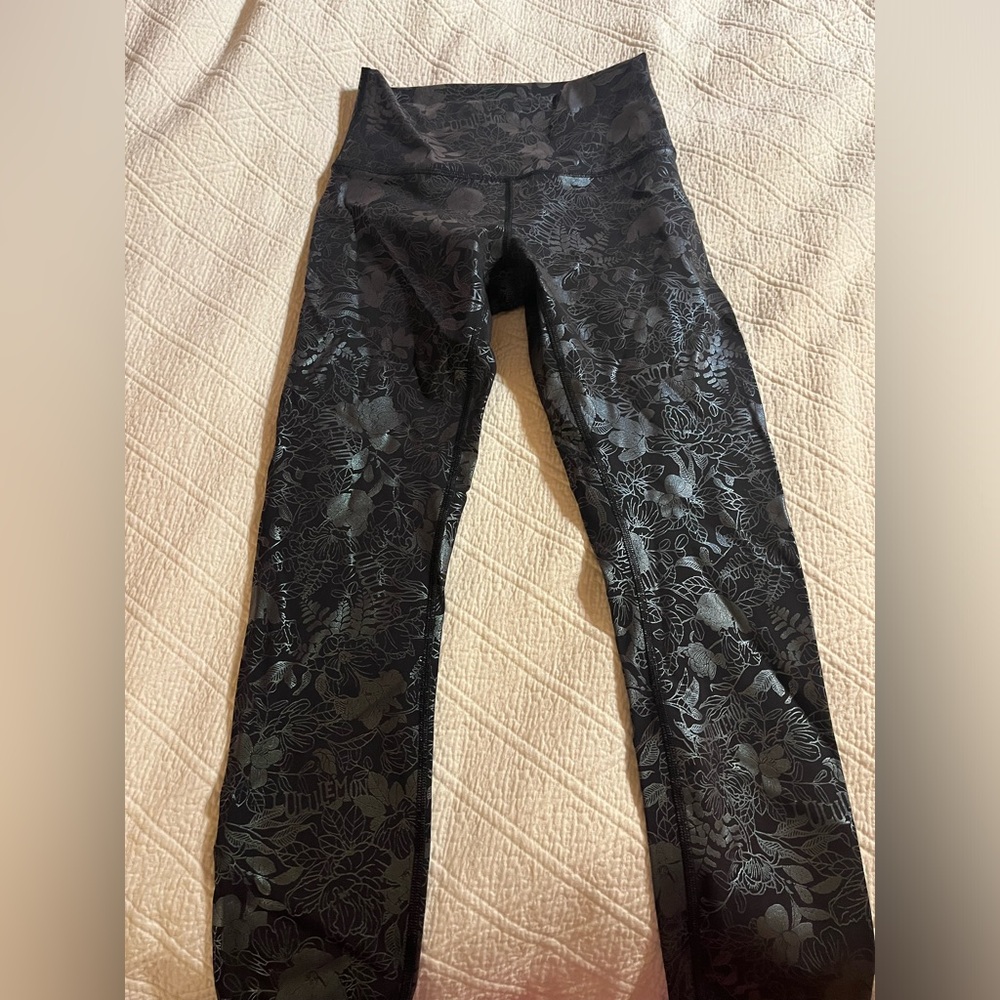 Black and silver Lululemon leggings. Size 4.